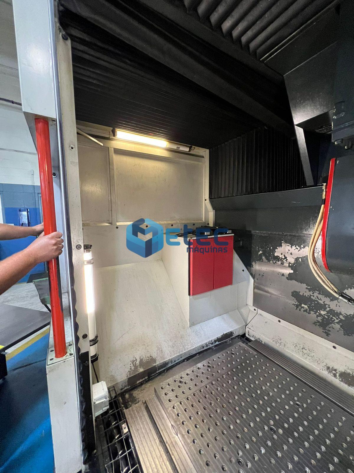 Centro de Usinagem 5 Eixos Fidia K197