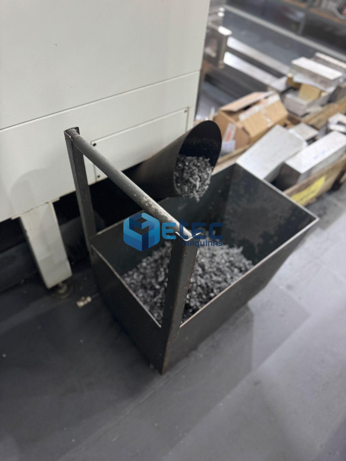 Centro de Usinagem Akira Seiki V8XP