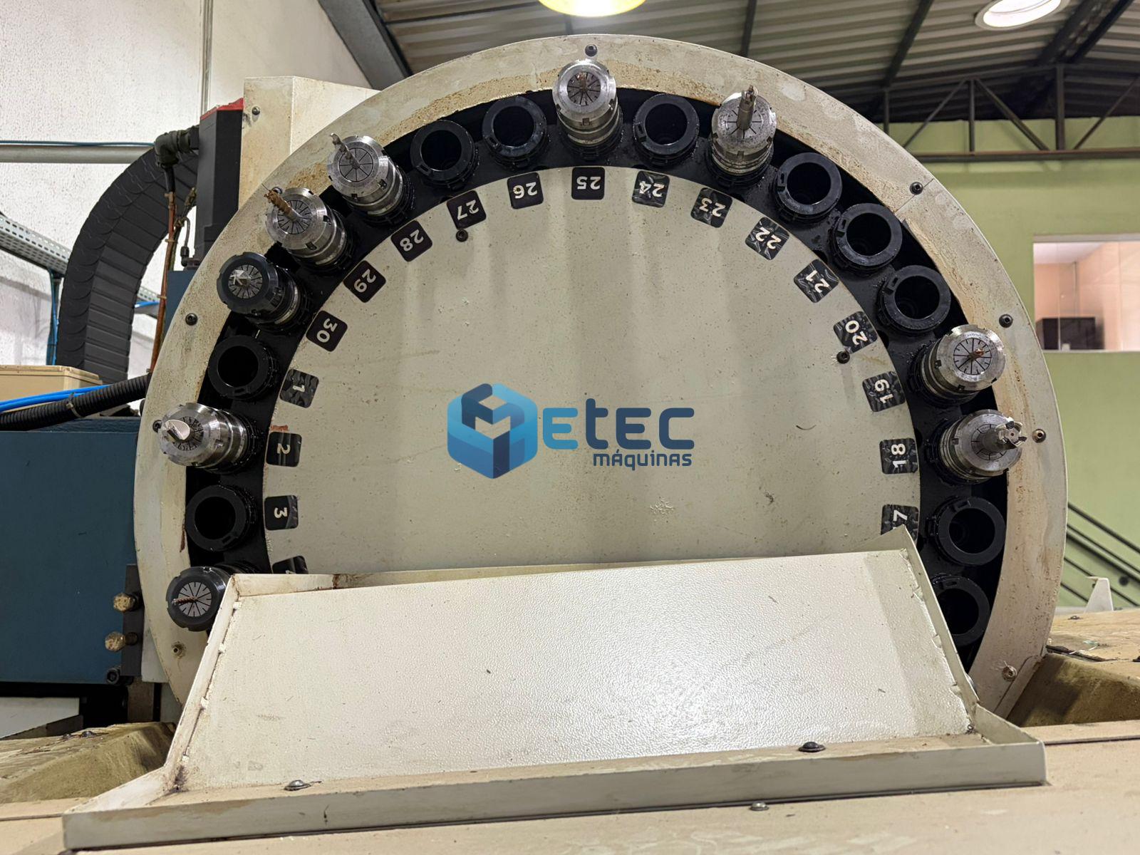 Centro de Usinagem ROMI D1000 com 4° Eixo