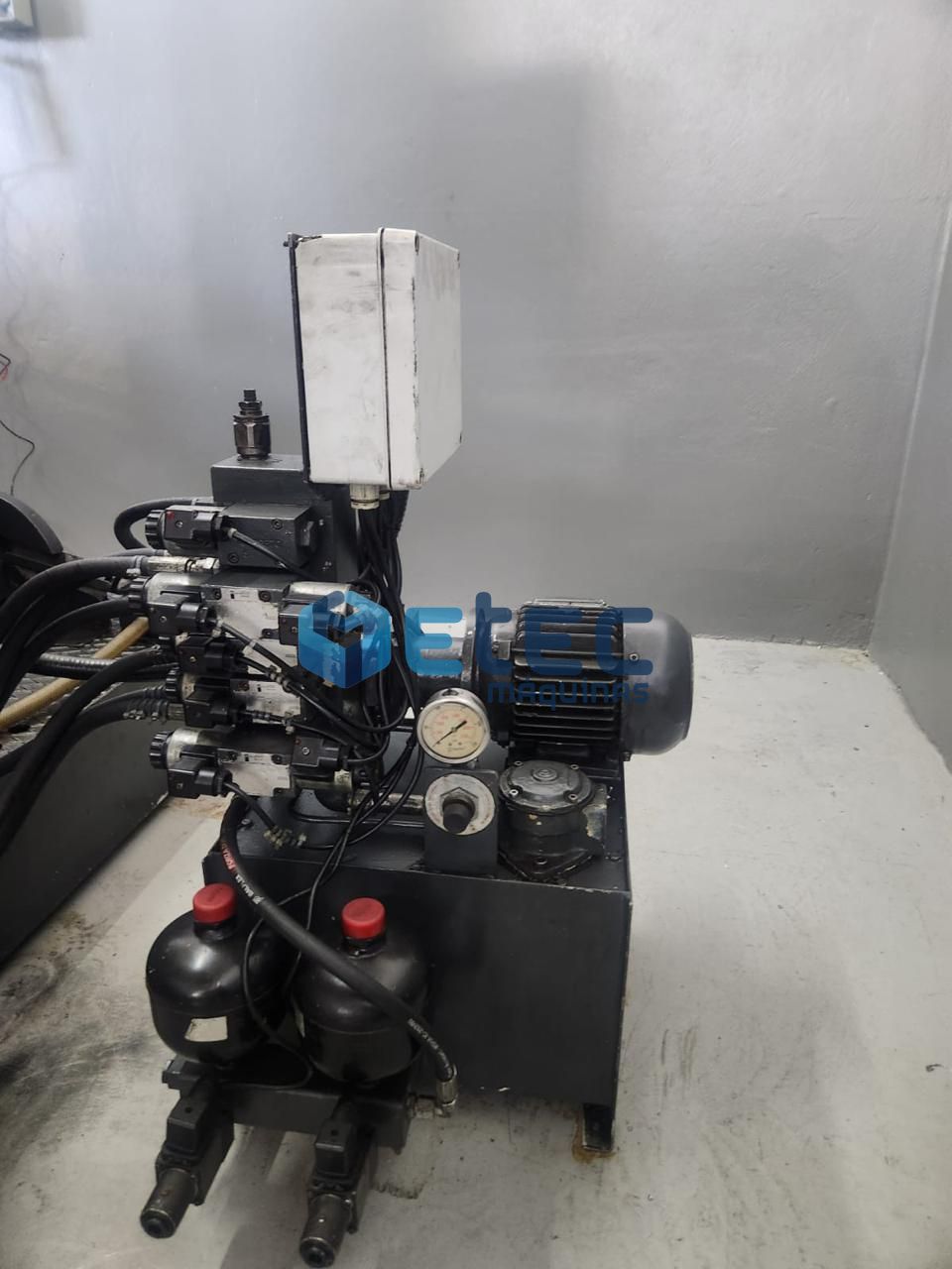 Centro de Usinagem Vertical Duplo Pallet Famup MC60