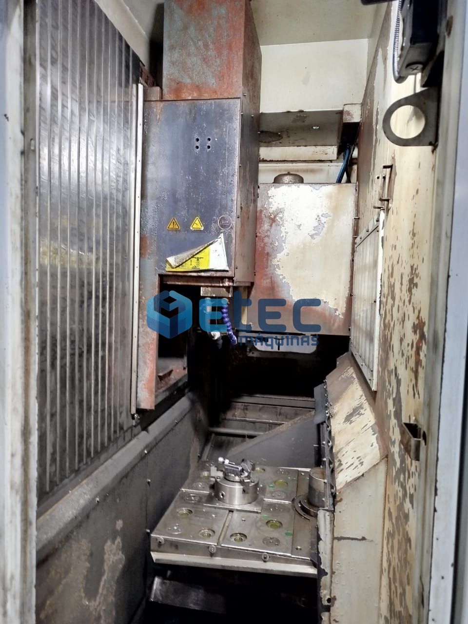 Centro de Usinagem Vertical Duplo Pallet ROMI DCM 560DP