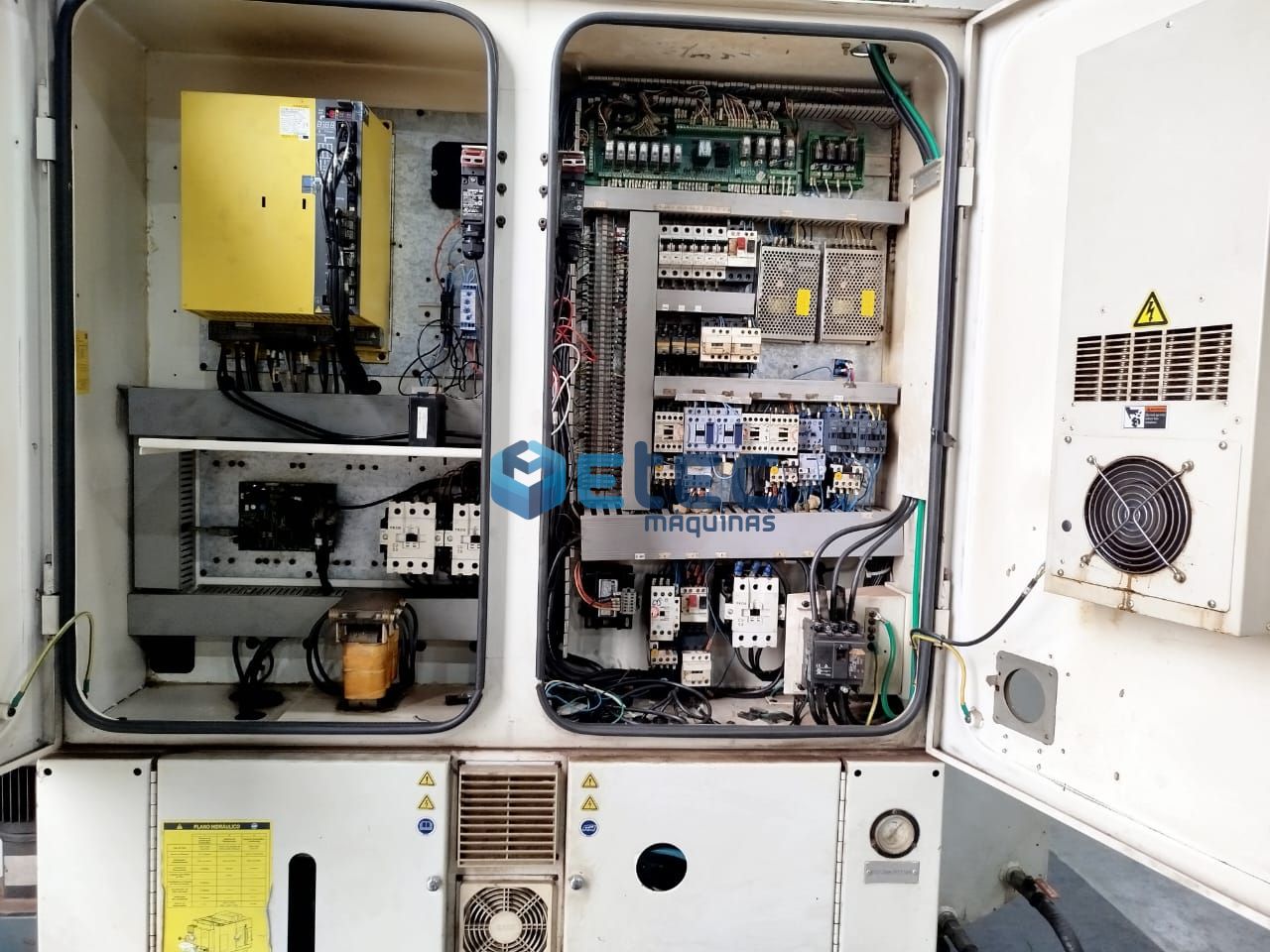 Centro de Usinagem Vertical Duplo Pallet ROMI DCM 560DP