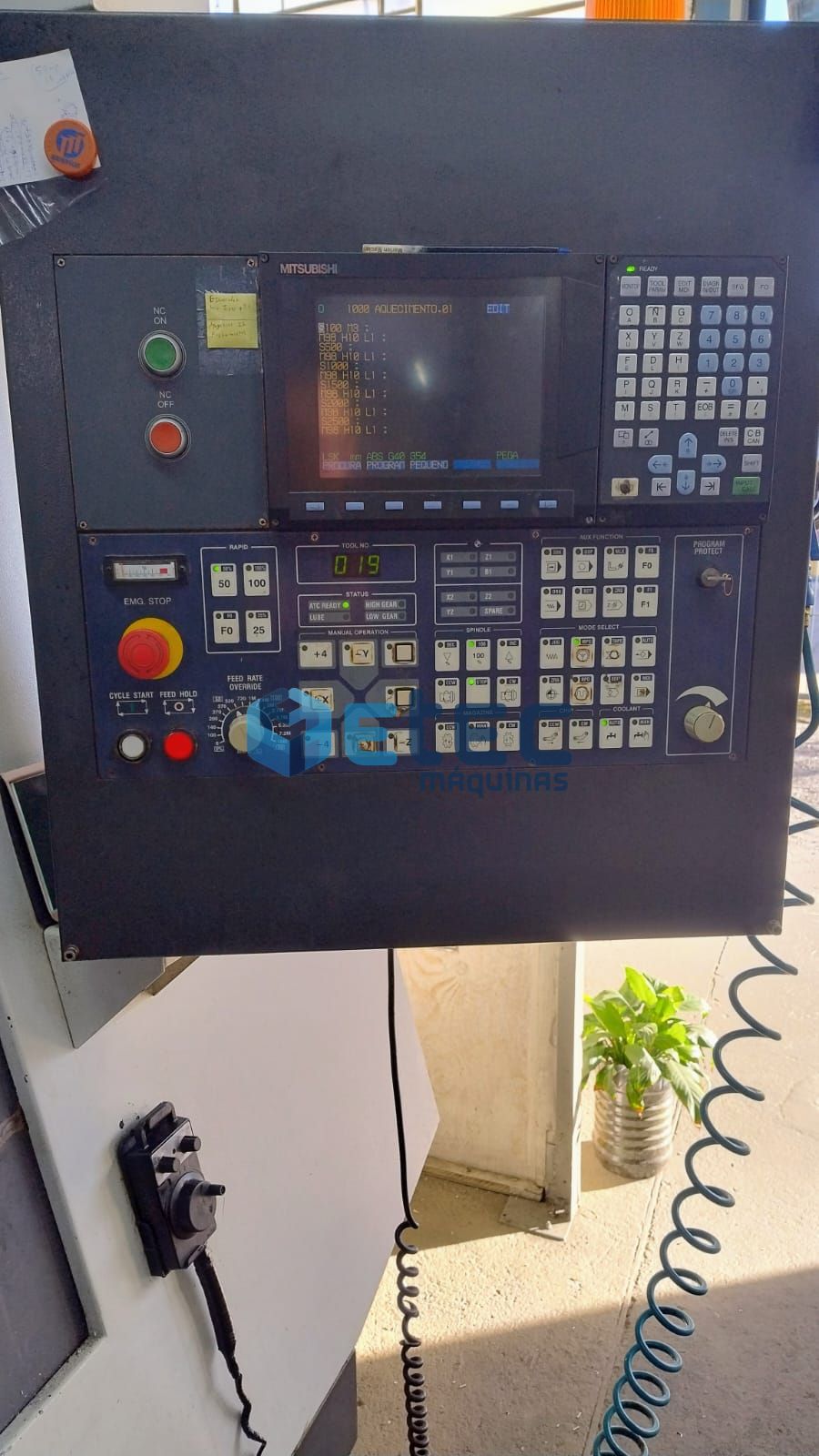 Centro de Usinagem Vertical Feeler FV-1000