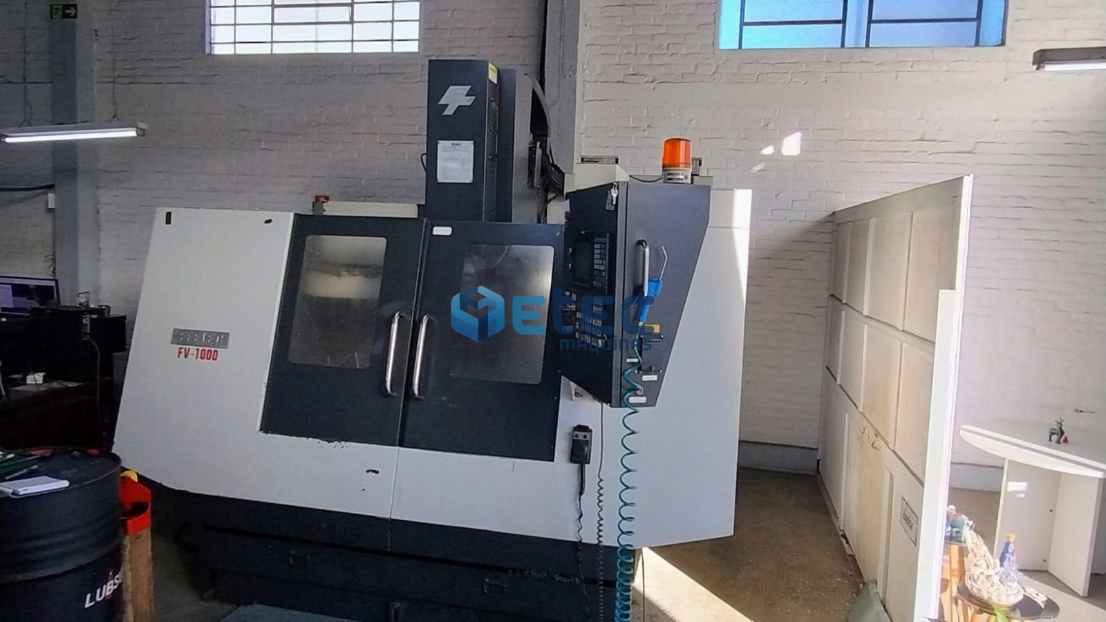Centro de Usinagem Vertical Feeler FV-1000