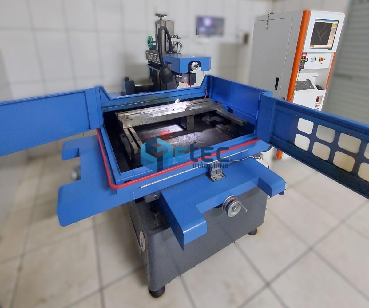 Eletroerosão a Fio CNC EDM Wire Cut Modelo 7745