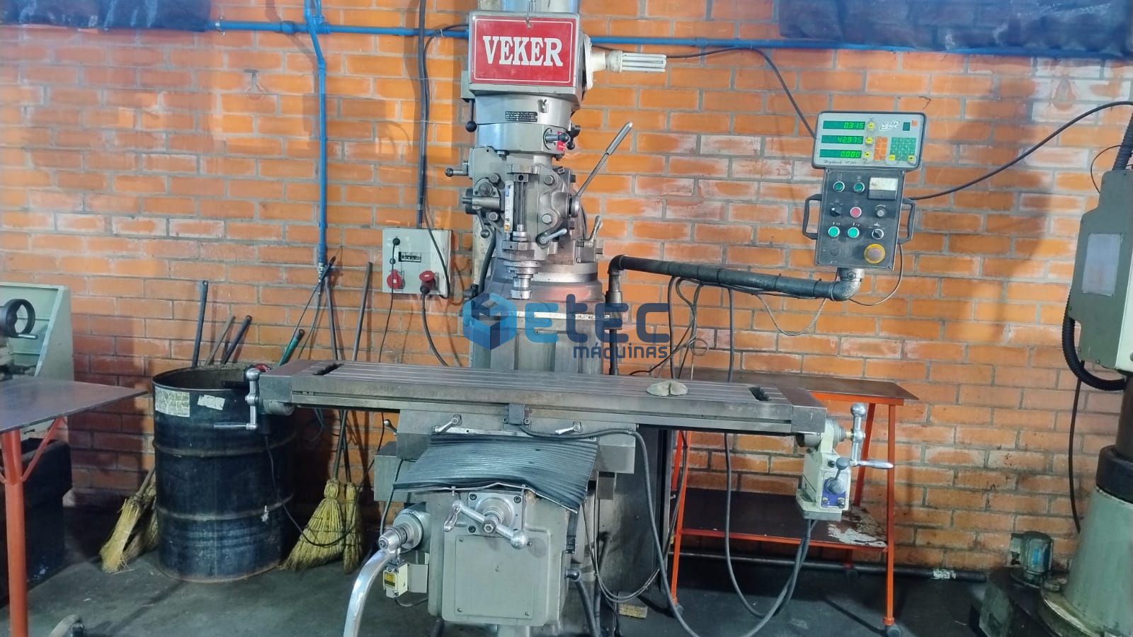 Fresadora Ferramenteira Veker VK450I Com Digital nos 3 Eixos
