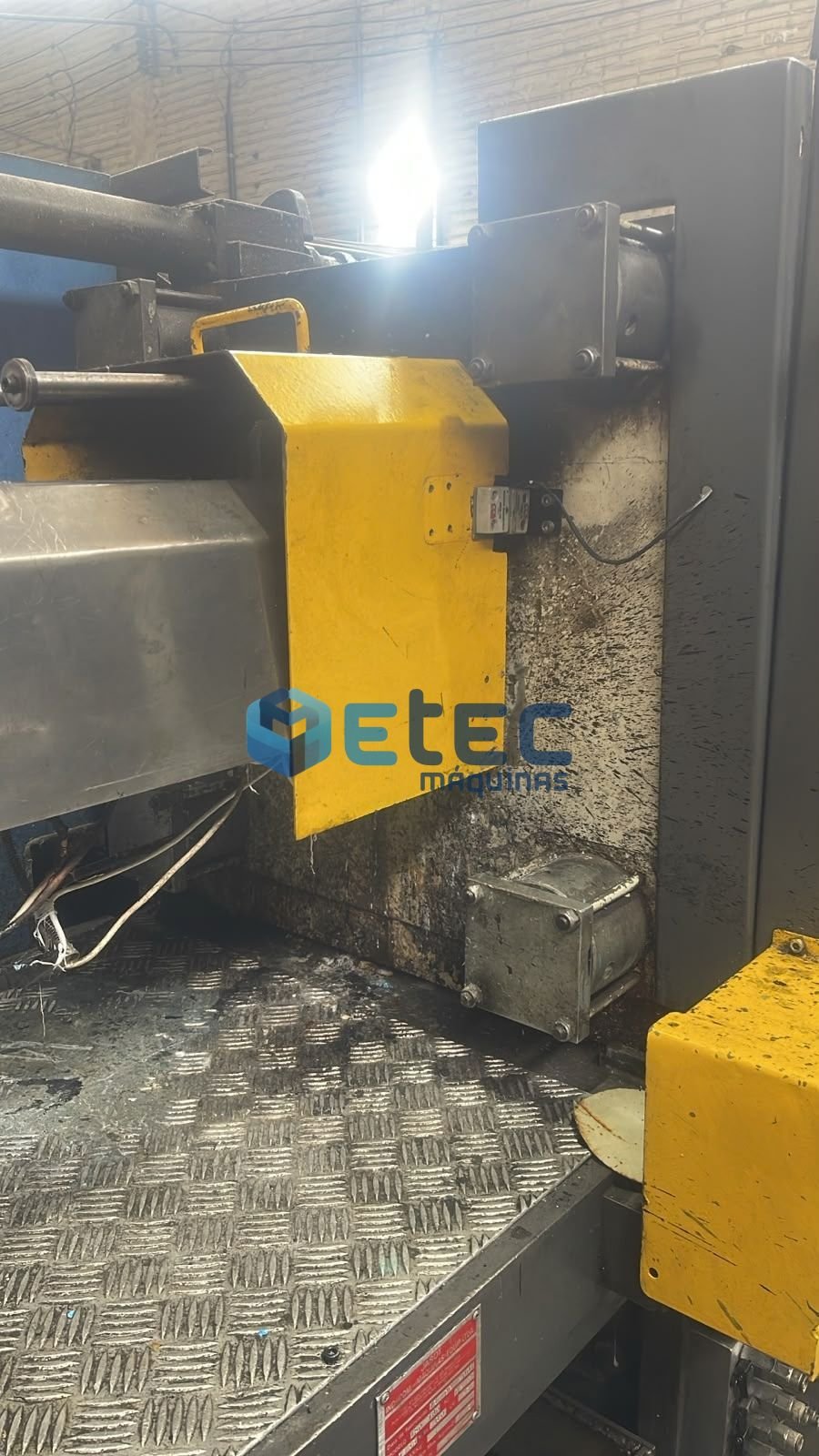 Injetora de Plástico Jasot 160Ton