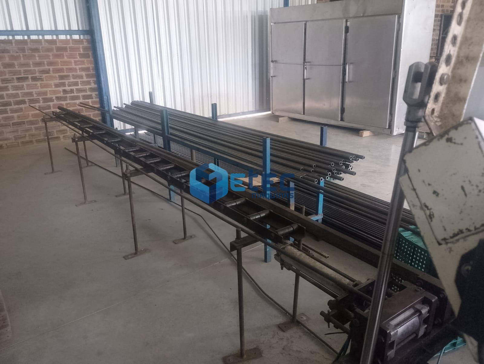 Serra Fita Horizontal Com Alimentador de Barras Automático