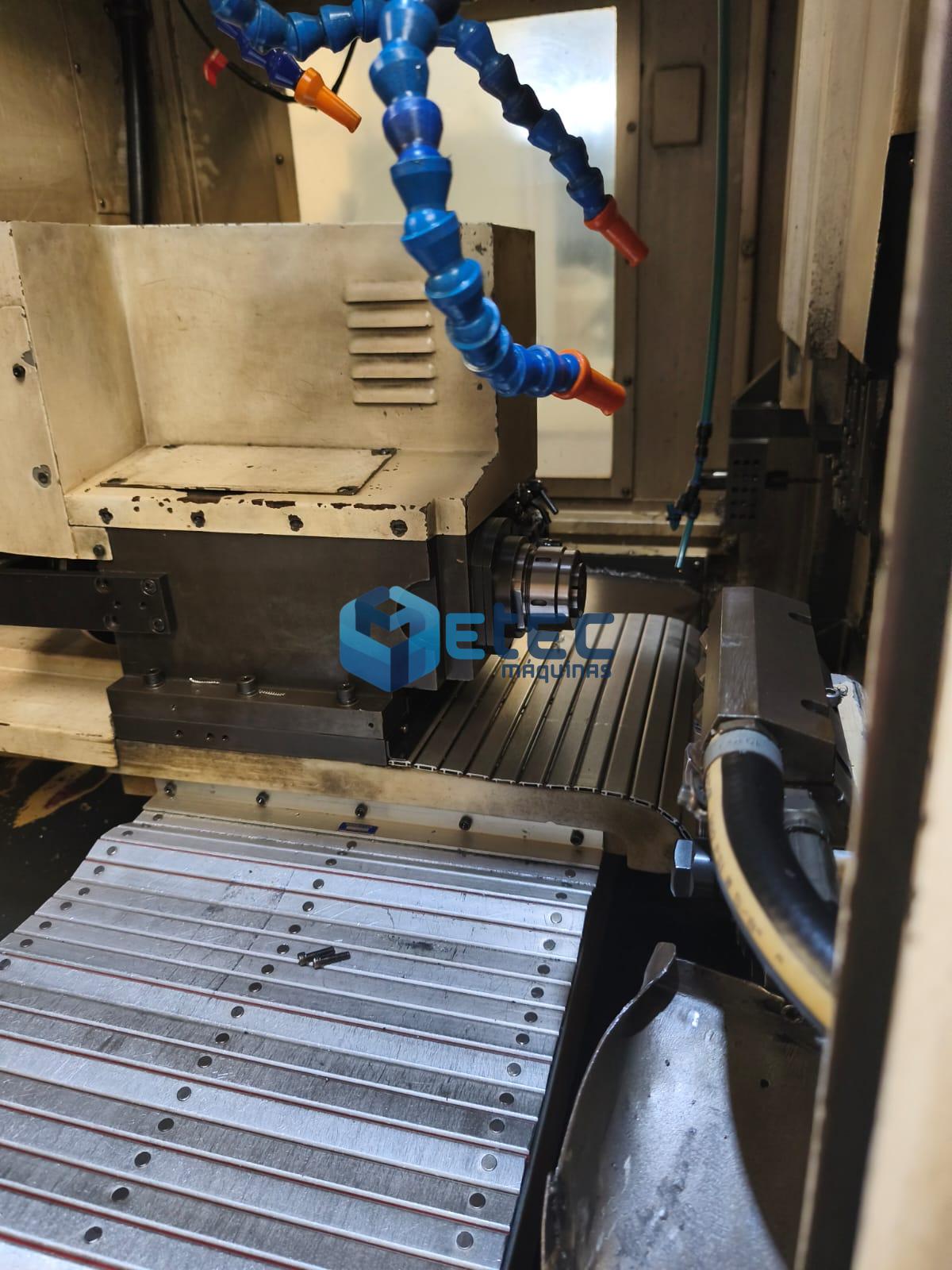 TORNO CNC AUTOMÁTICO DE CABEÇOTE MÓVEL HJM
