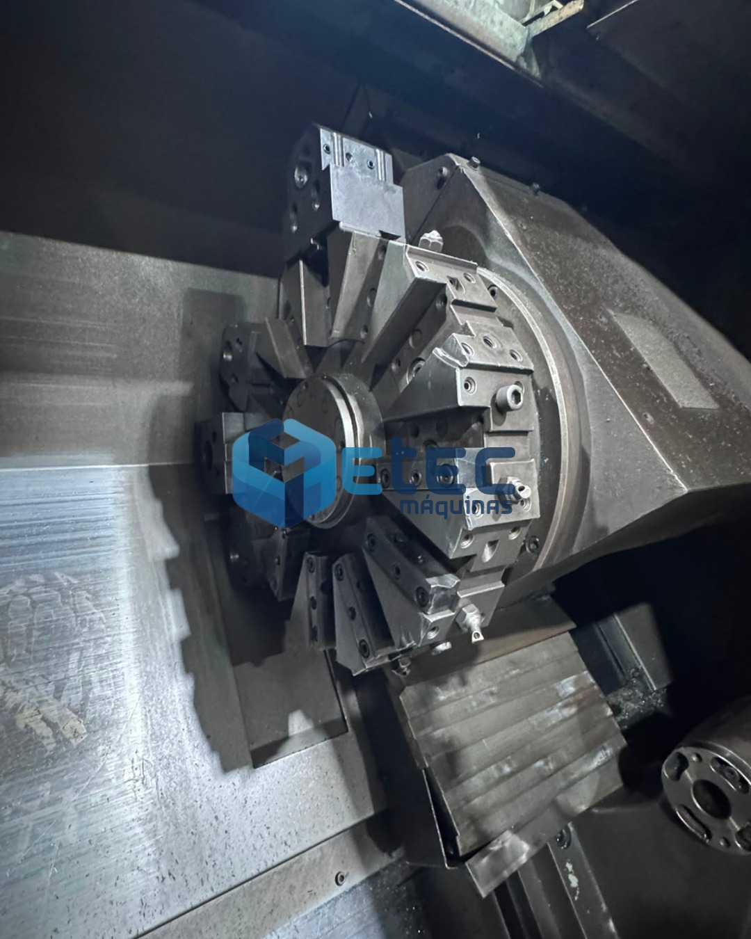 Torno CNC Hyundai SKT-21