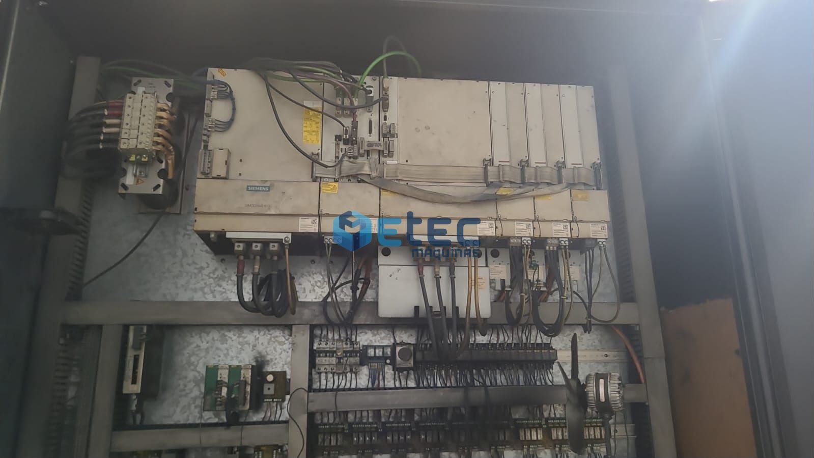 Torno CNC Vertical Yushine VL-1100HR+P + Ferramentas Acionadas