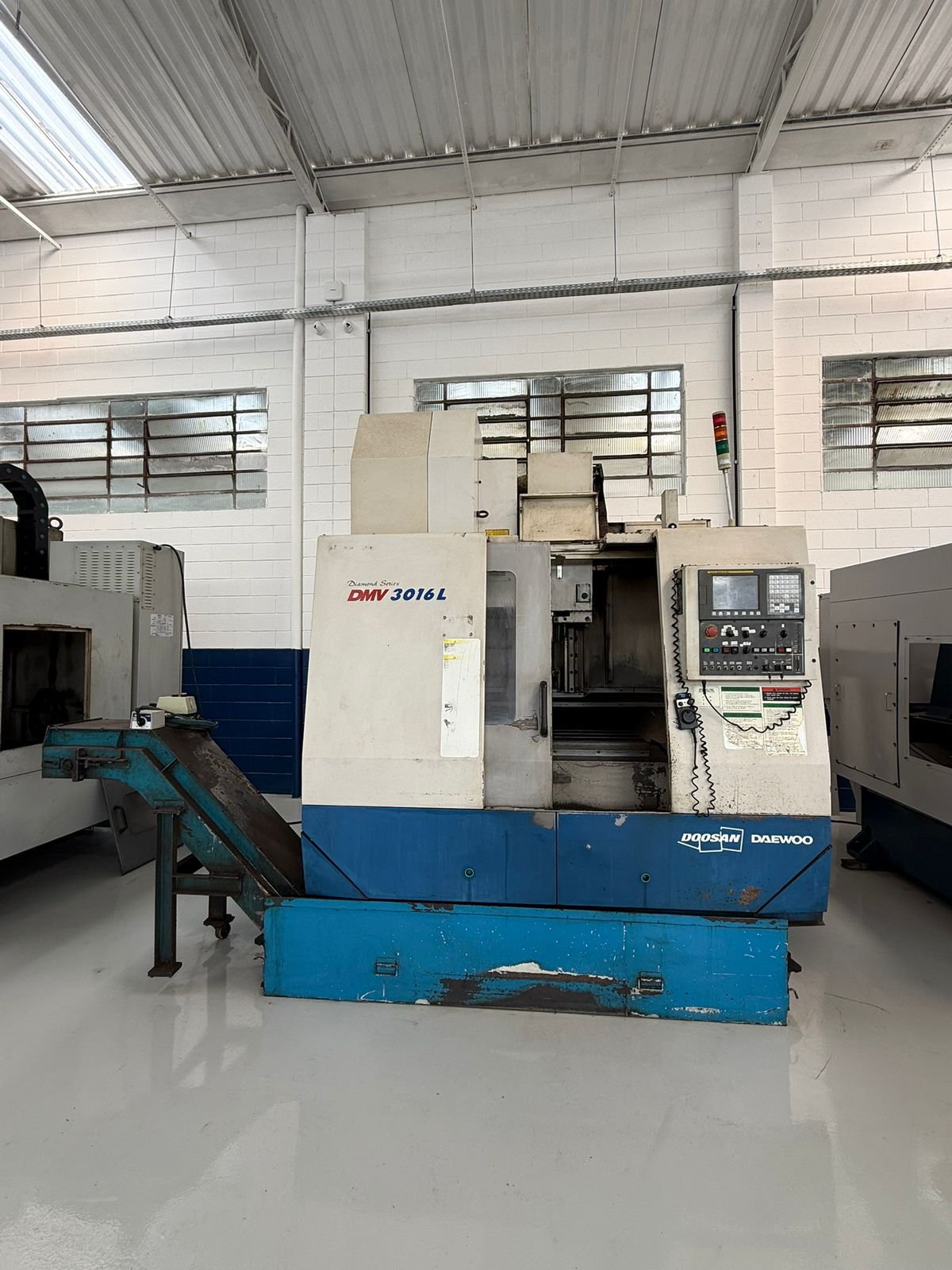 Centro de Usinagem Vertical Doosan Daewoo DMV 3016L