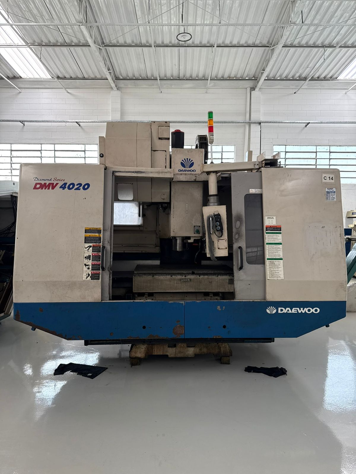 Centro de Usinagem Vertical Doosan Daewoo DMV 4020