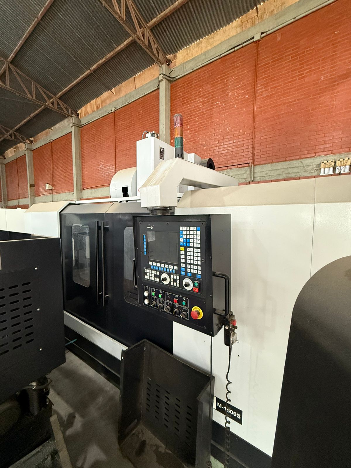 Centro de Usinagem Vertical Travis M1500