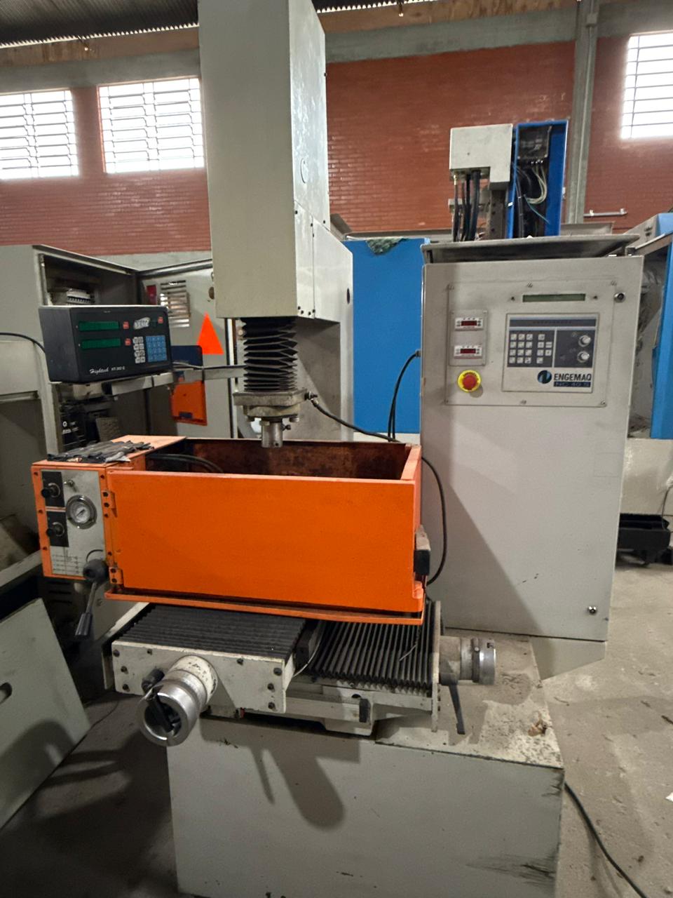 Eletroerosão Penetração Engemag EDM 220NC