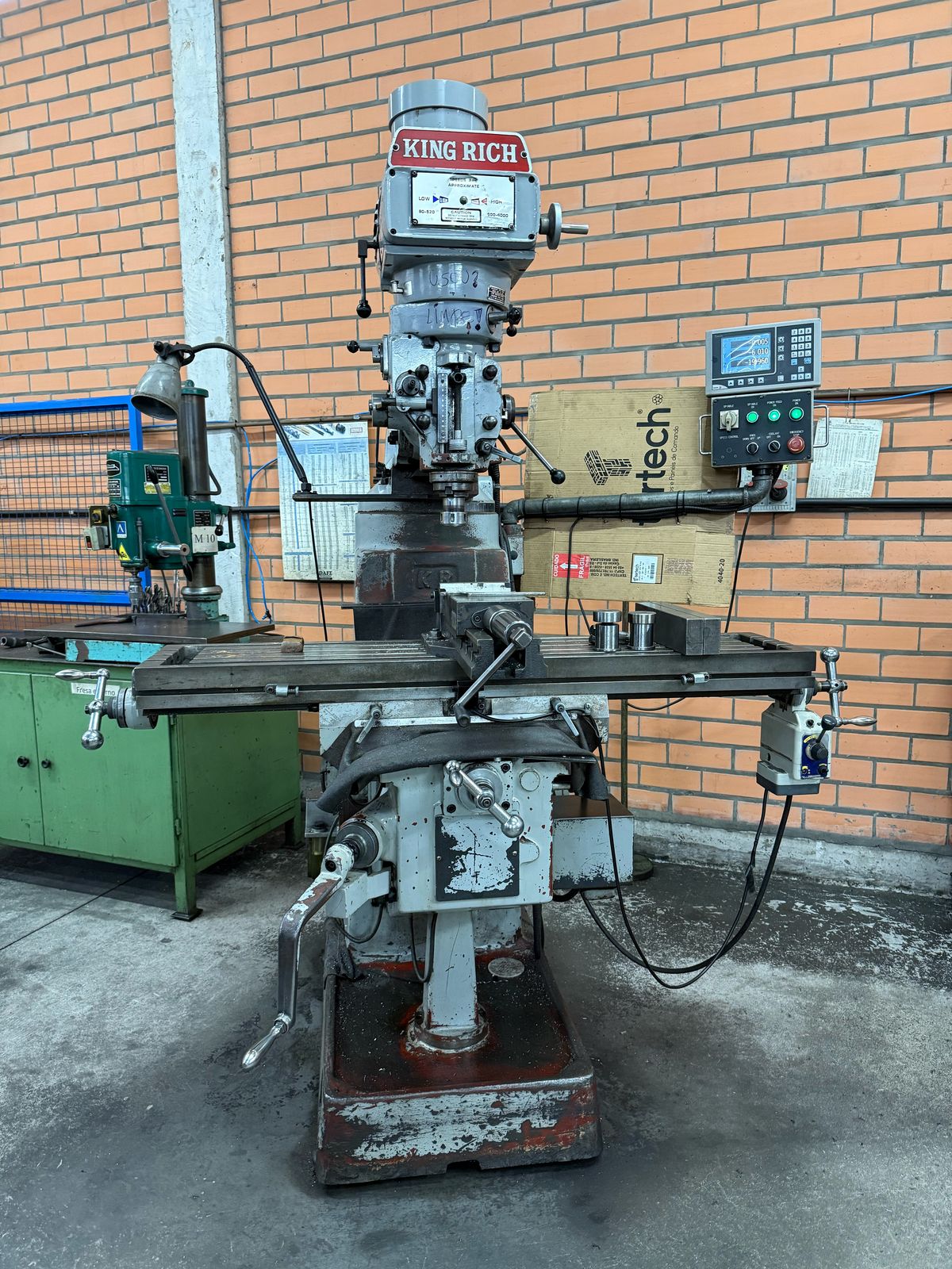Fresadora Ferramenteira King Rich KR-V3000