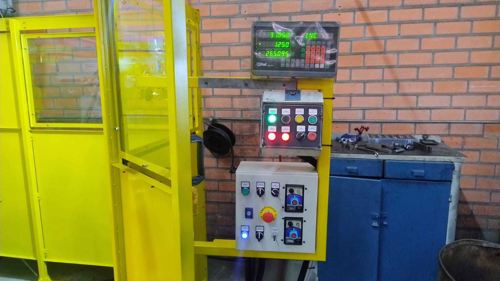 Fresadora Ferramenteira Convencional Menegotto ISO 40 NR12