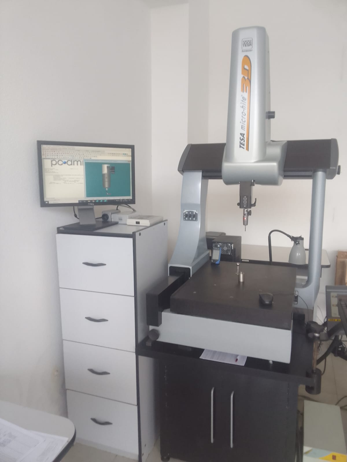 Máquina de Mediçâo Tridimencional TESA NH3D