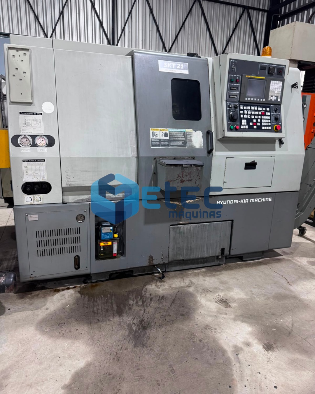 Torno CNC Hyundai SKT-21